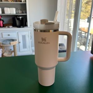 Rose Quartz 40 oz Stanley